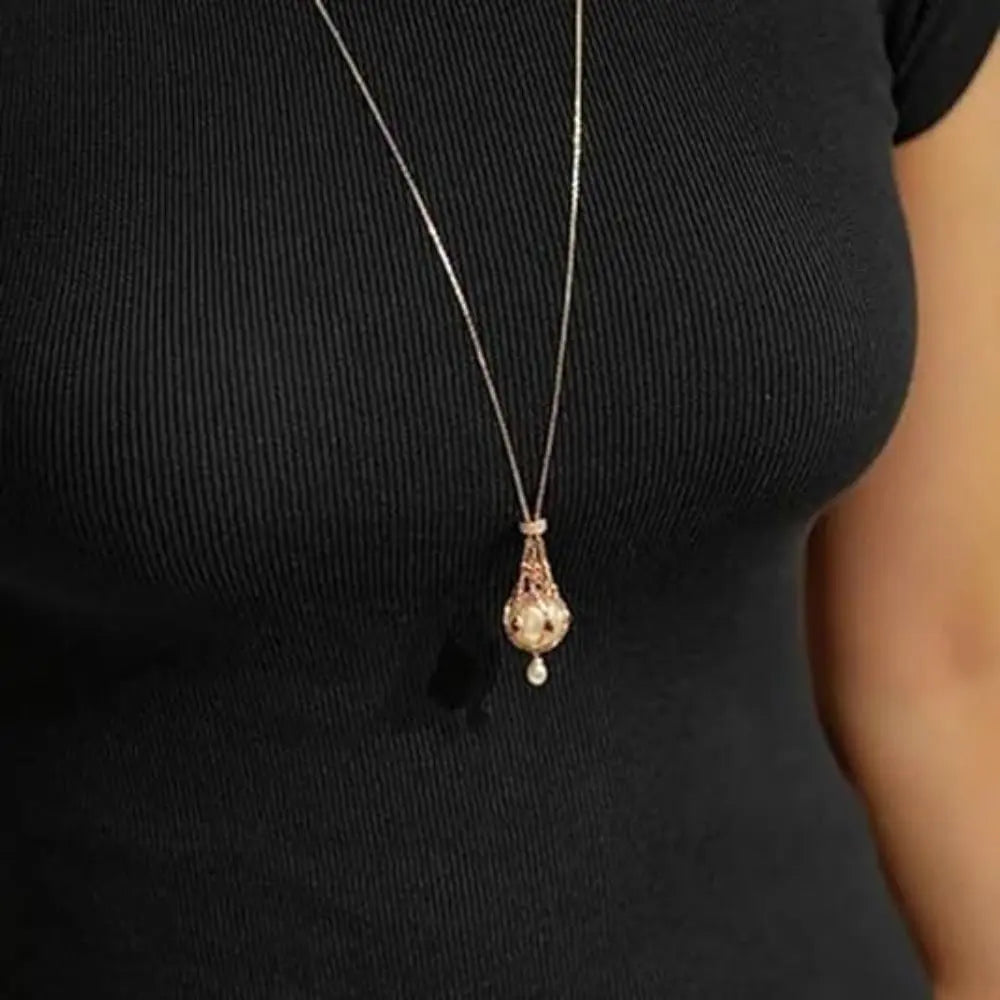 Sariel - Teardrop Pendant Necklace